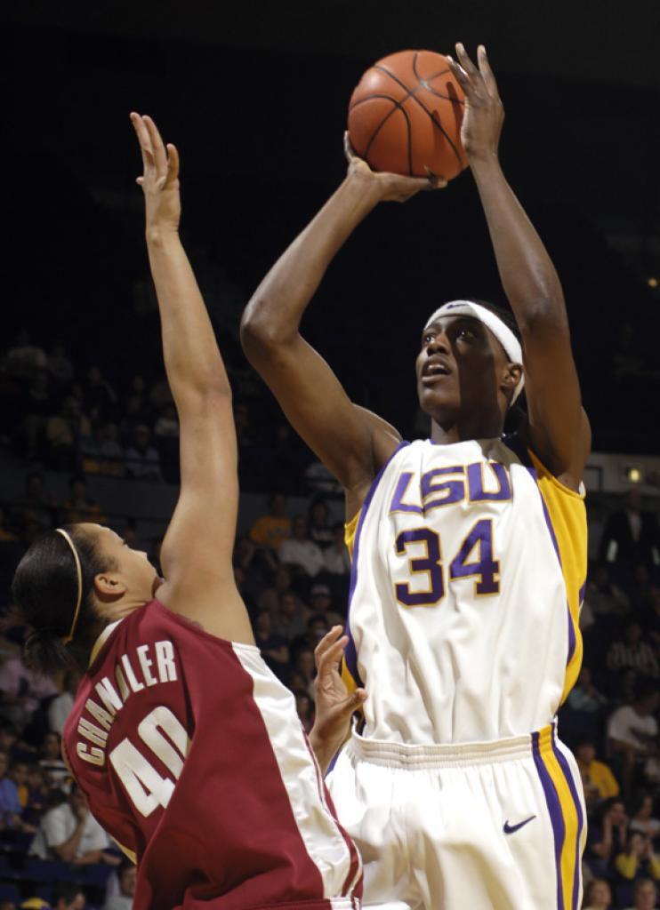 Former LSU star Sylvia Fowles releases tea recipe book