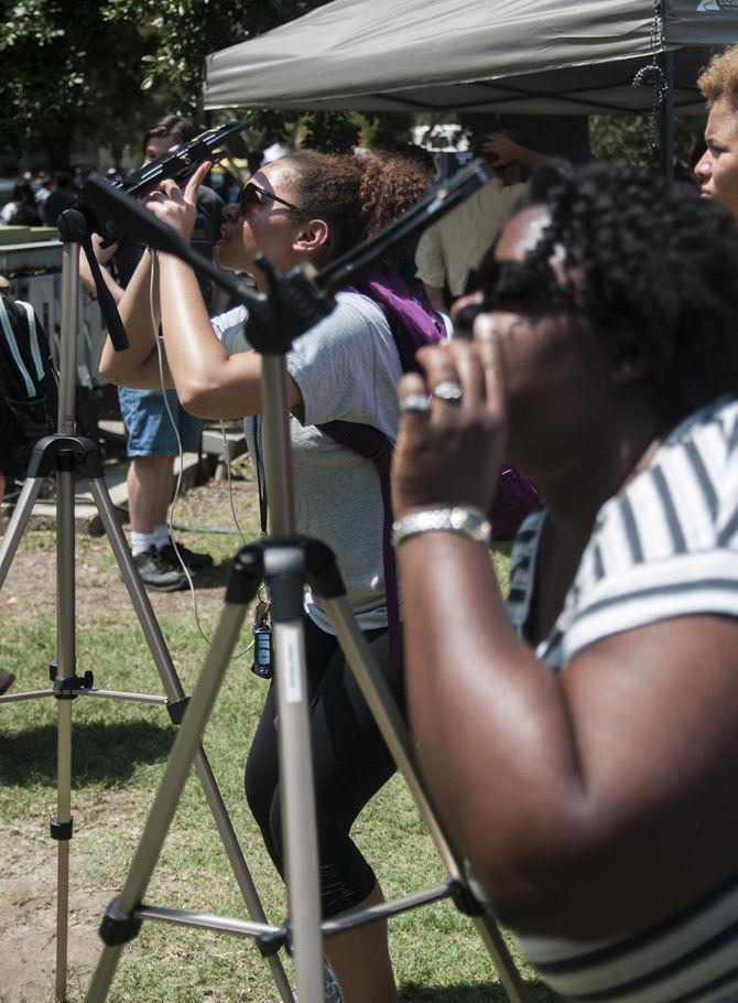 LSU gathers for solar eclipse amid first day of classes