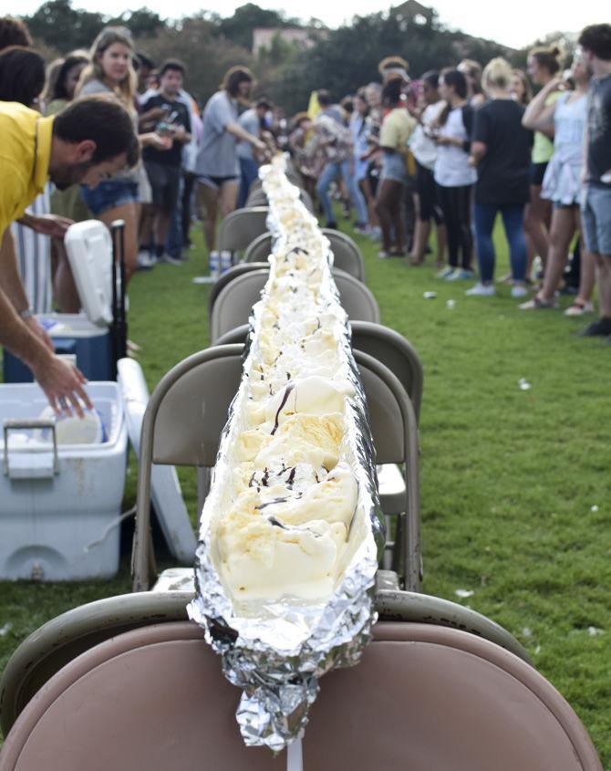 Students participate in eating LSU&#8217;s longest banana split