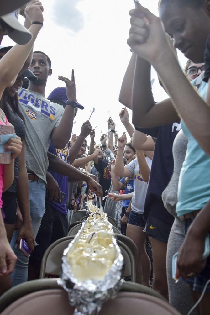 Students participate in eating LSU&#8217;s longest banana split