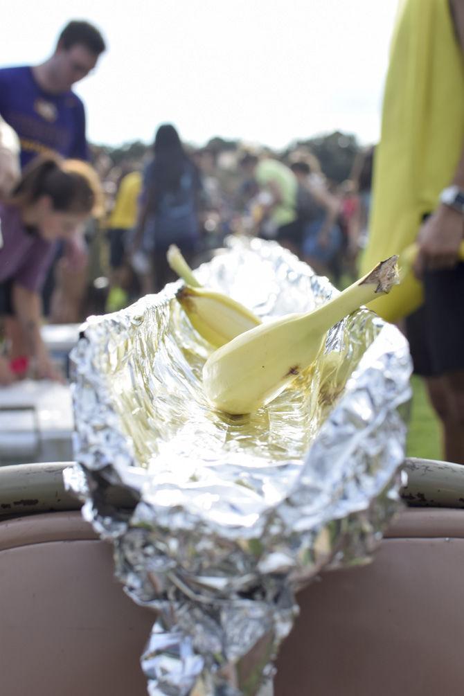 Students participate in eating LSU&#8217;s longest banana split