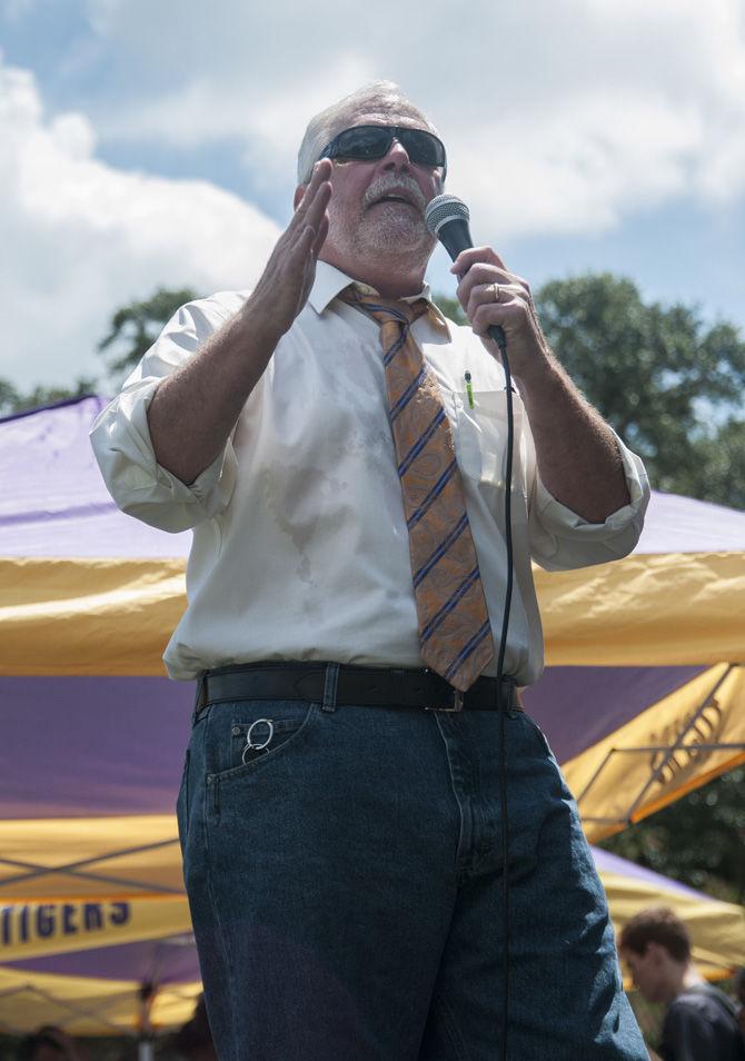 LSU gathers for solar eclipse amid first day of classes