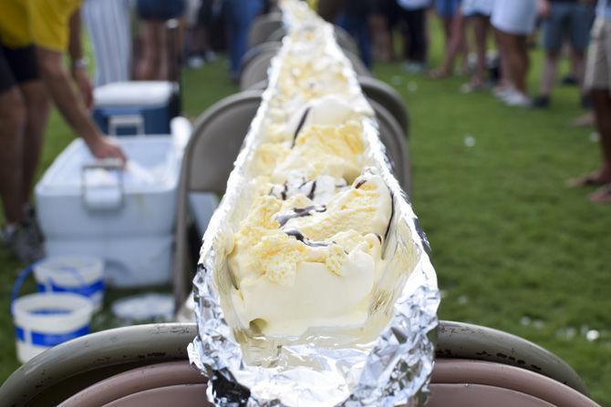 Students participate in eating LSU&#8217;s longest banana split