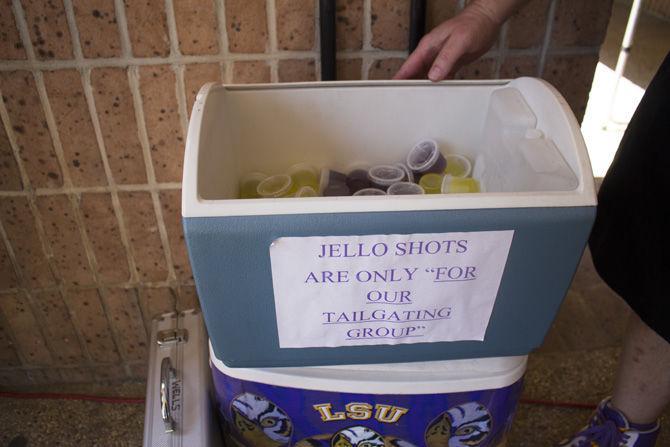 Krewe of Old School cooks traditional grub for LSU Homecoming Game