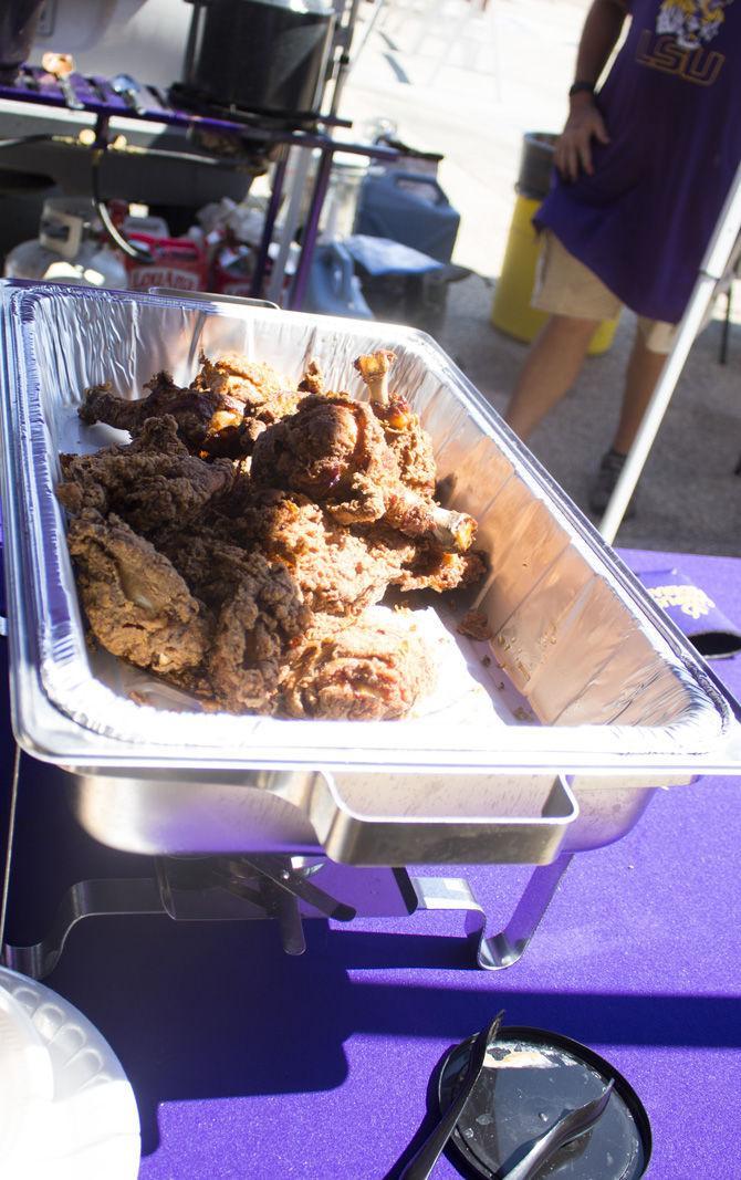 Krewe of Old School cooks traditional grub for LSU Homecoming Game