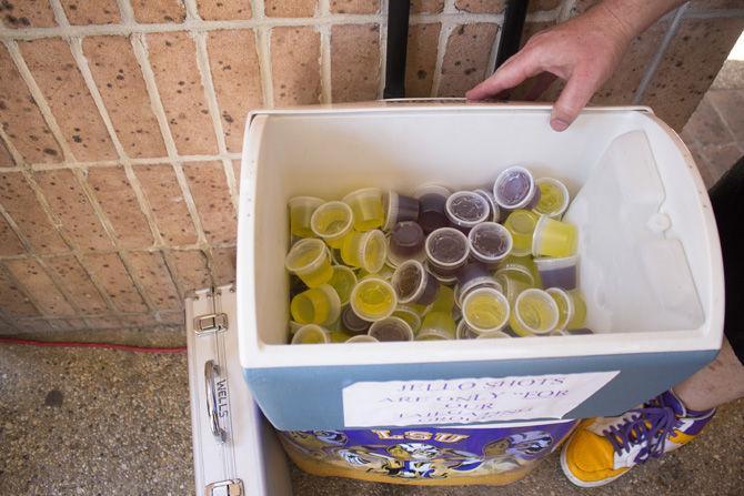 Krewe of Old School cooks traditional grub for LSU Homecoming Game