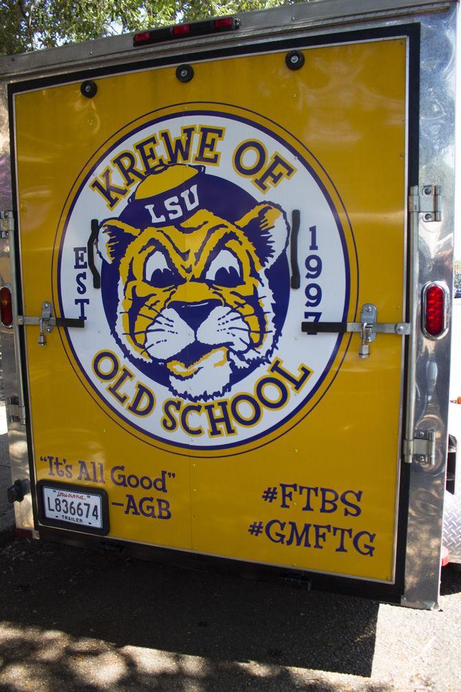 Krewe of Old School cooks traditional grub for LSU Homecoming Game