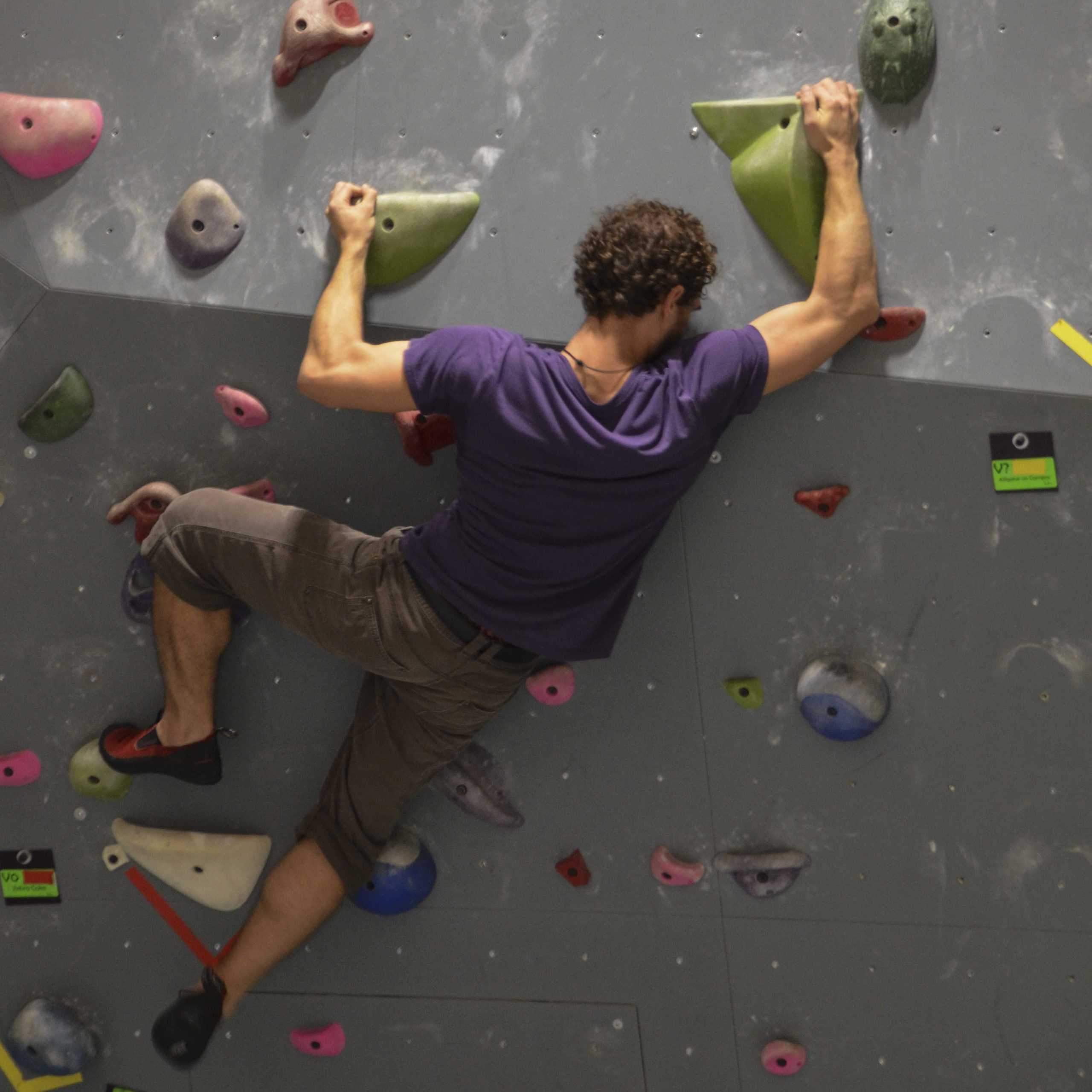 LSU students frequent UREC bouldering wall, form community of climbers