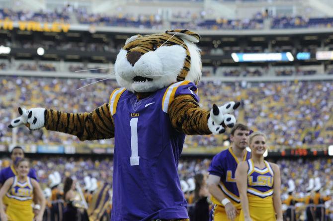 Mike the Tiger pumps up the crowd before the Tigers' 35-26 victory against Syracuse on Saturday, Sept. 23, 2017, in Tiger Stadium.