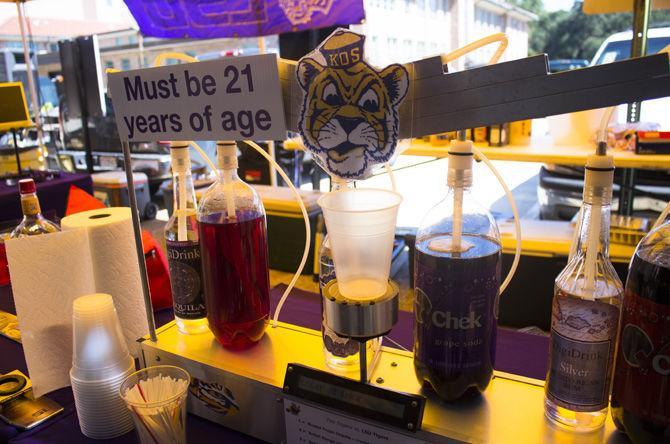 Krewe of Old School cooks traditional grub for LSU Homecoming Game