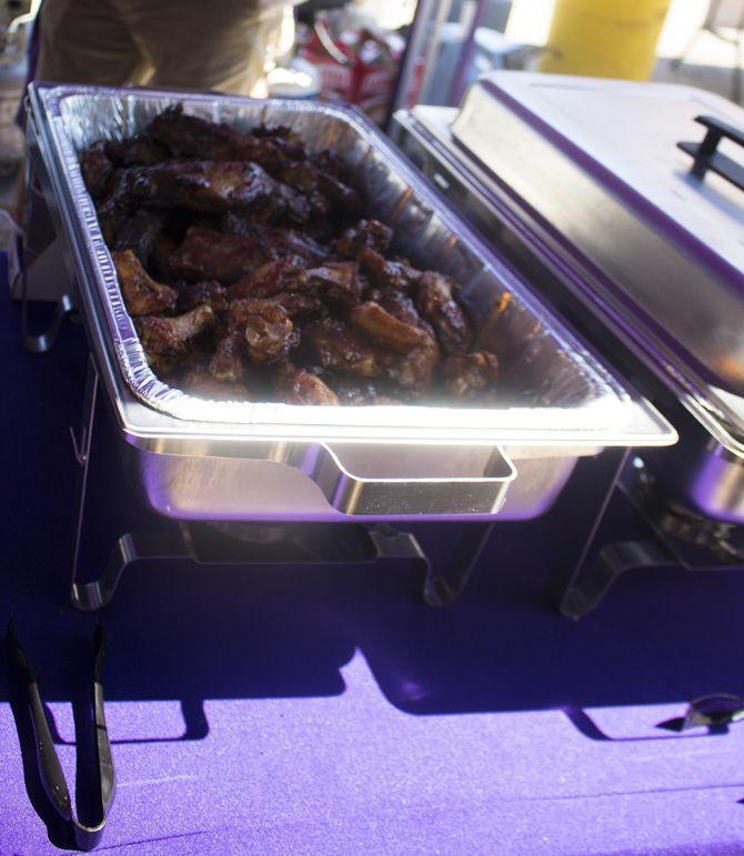 Krewe of Old School cooks traditional grub for LSU Homecoming Game