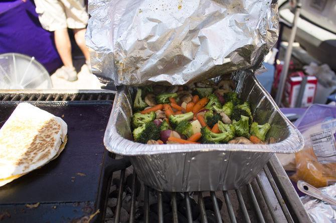 Krewe of Old School cooks traditional grub for LSU Homecoming Game