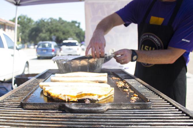 Krewe of Old School cooks traditional grub for LSU Homecoming Game