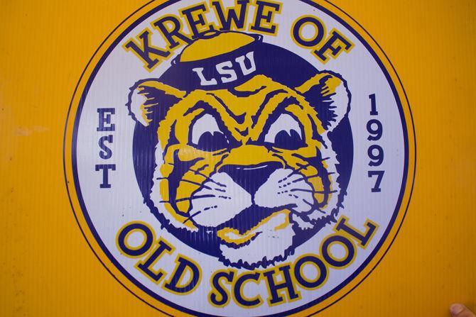 Krewe of Old School cooks traditional grub for LSU Homecoming Game