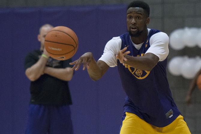 LSU senior forward Aaron Epps (21) passes the ball during practice in the PMAC practice facility on Tuesday, Oct. 10, 2017.