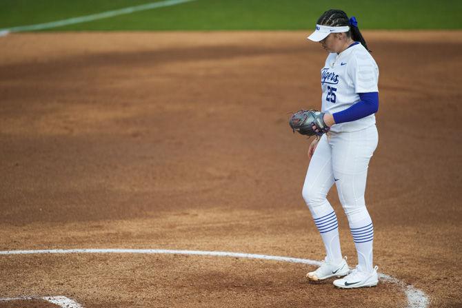 LSU junior pitcher Allie Walljasper (25) prepares to pitch the ball during the Tigers&#8217; 14-2 victory over OSU on Friday, Feb. 10, 2017, in Tiger Park.