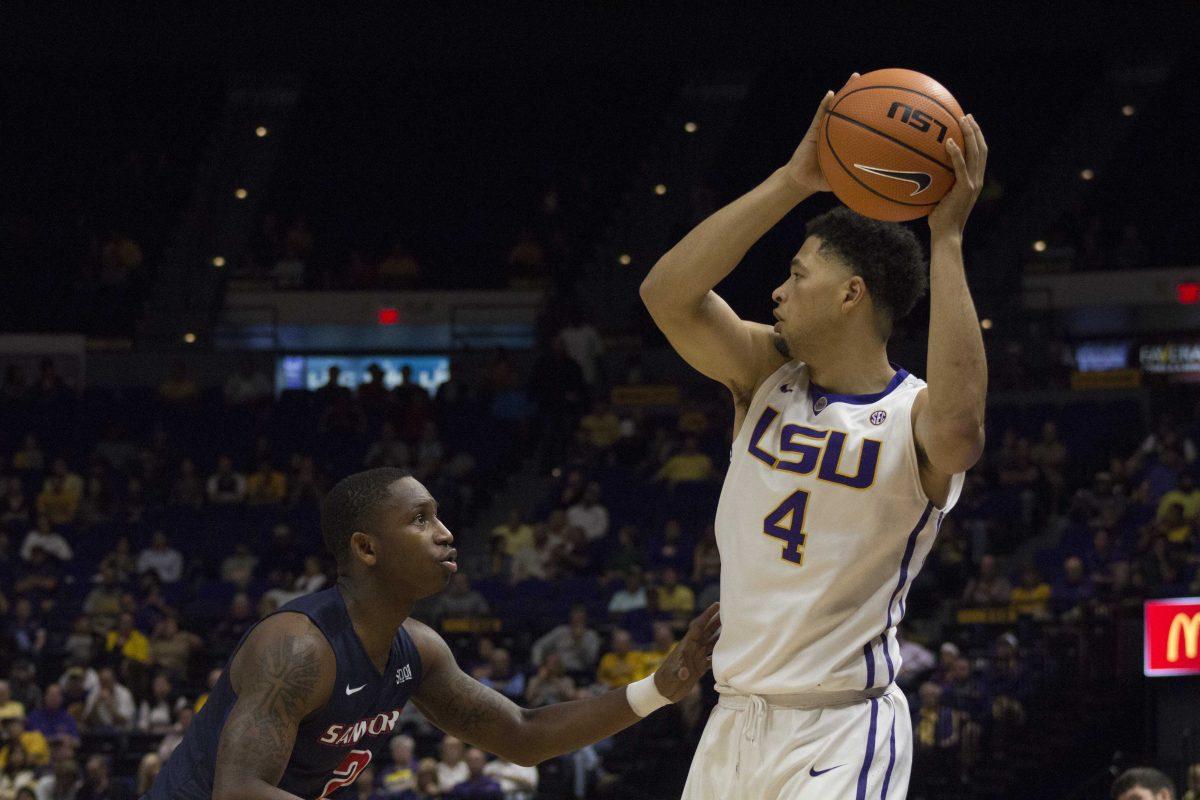 LSU sophomore guard Skylar Mays (4) makes a pass during the Tigers&#8217; 105-86 victory over Samford on Thursday, Nov. 16, 2017, in the Pete Maravich Assembly Center.