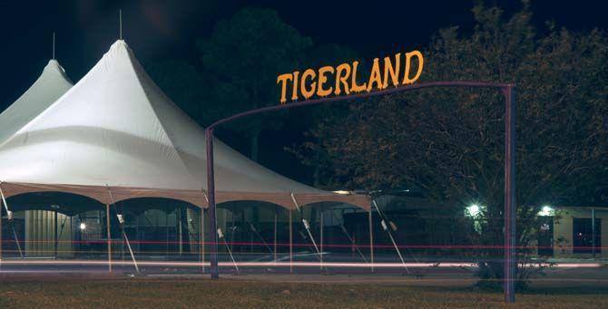 Students and friends flood into Tigerland for T-Shirt night on Monday Nov. 16, 2015, at Reggie&#8217;s and Fred&#8217;s in Tigerland.