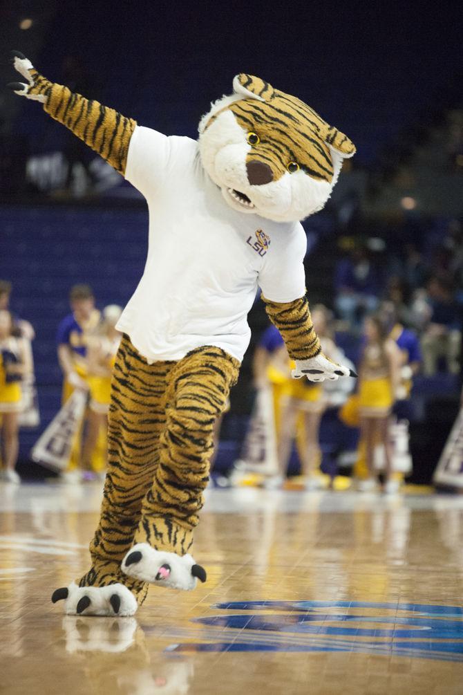 PHOTO: LSU defeats Tennessee 70-59 in Women's Basketball