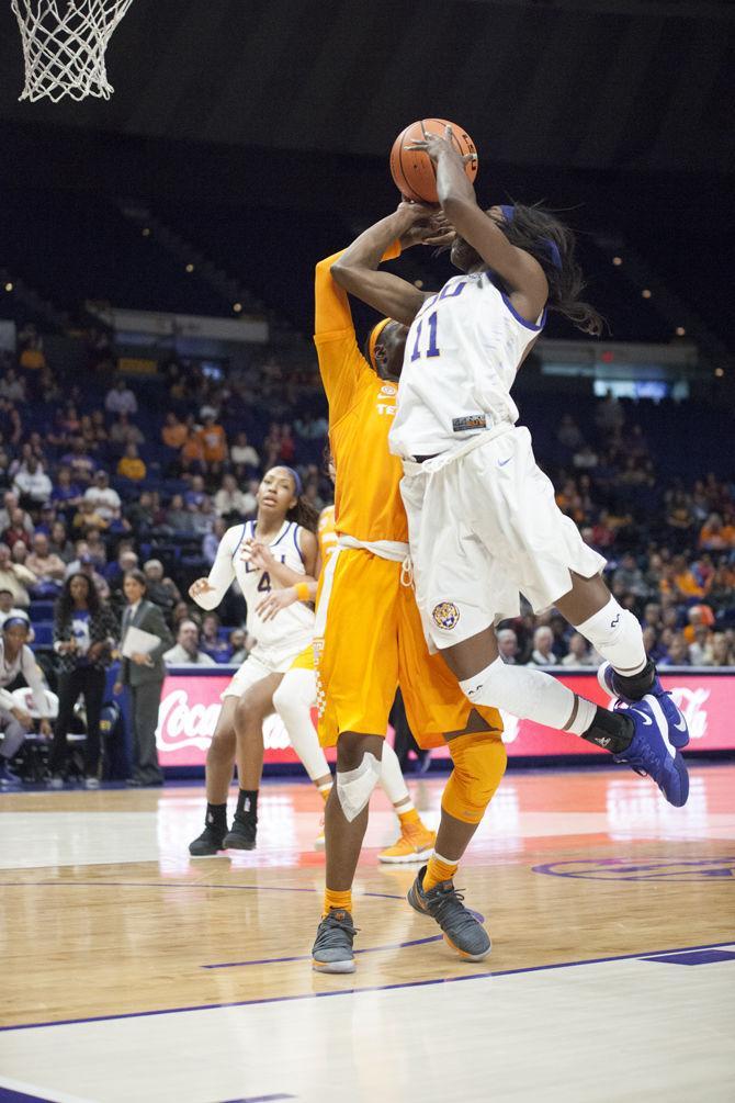 PHOTO: LSU defeats Tennessee 70-59 in Women's Basketball