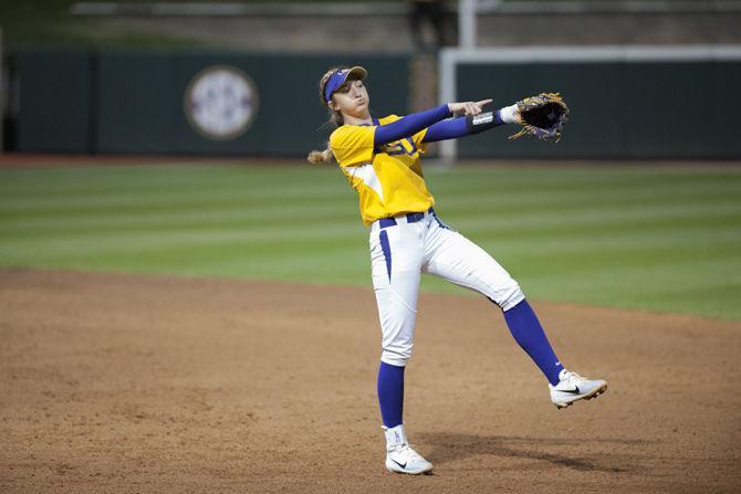 PHOTOS: LSU Softball Defeats Illinois-Chicago 3-0