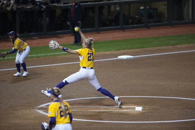 LSU senior pitcher Carley Hoover (21) pitches the ball during the Tigers' 3-0 victory over Illinois-Chicago on Thursday, Feb. 8, 2018 in Tiger Park.