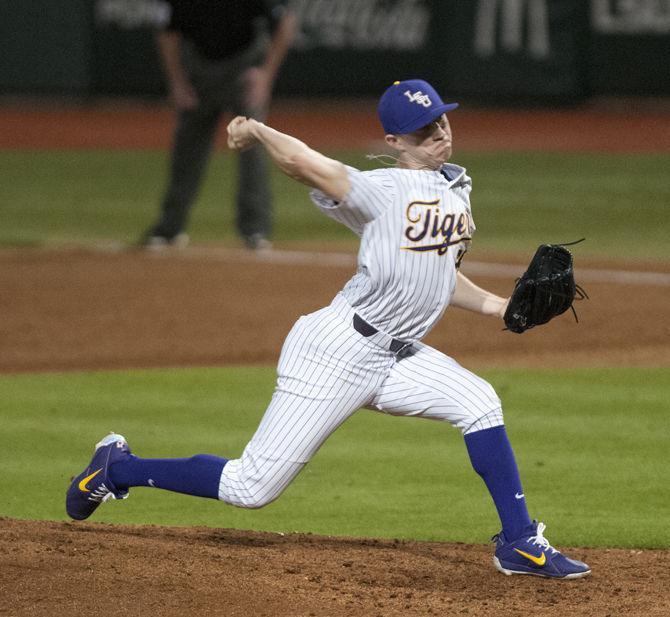 PHOTOS: LSU Baseball Defeats UNO 14-6