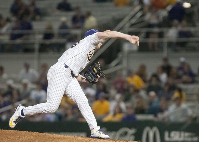 PHOTOS: LSU Baseball Defeats UNO 14-6