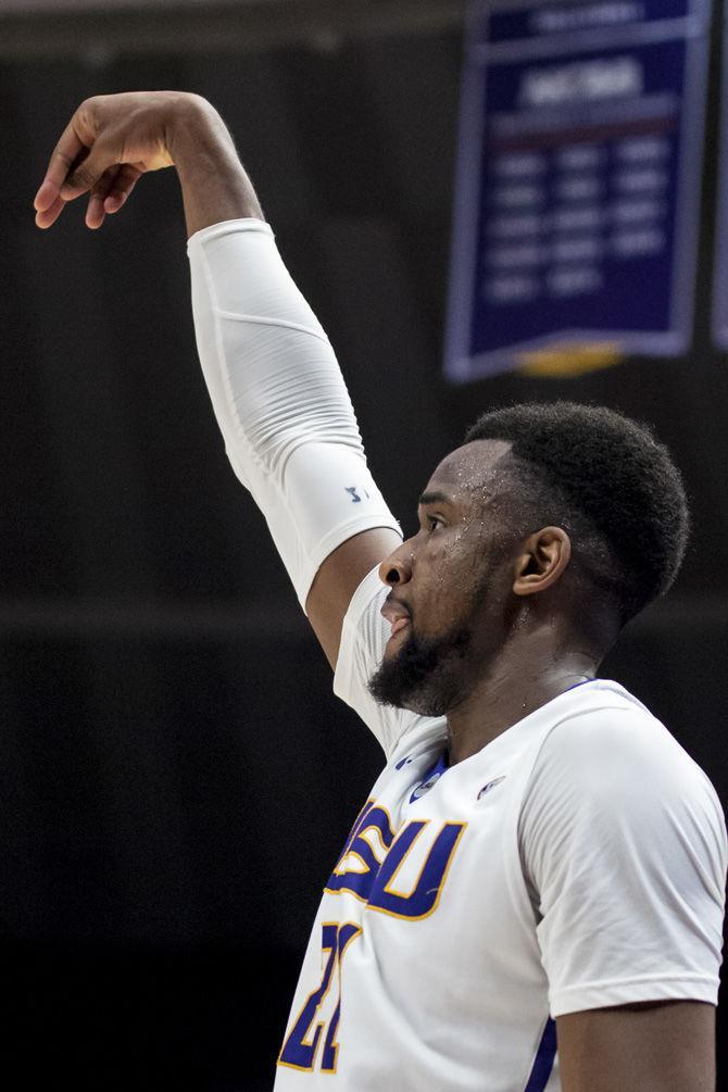 PHOTOS: LSU Tigers defeat the Arkansas Razorbacks 94-86