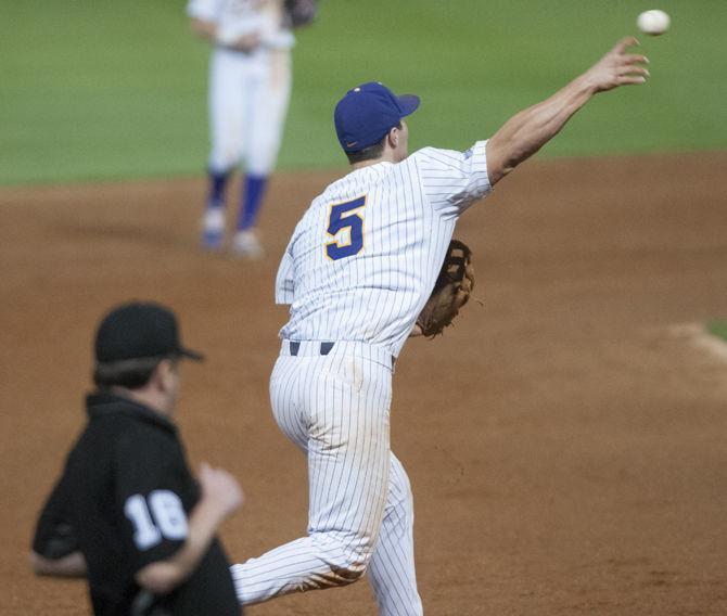 PHOTOS: LSU Baseball Defeats UNO 14-6