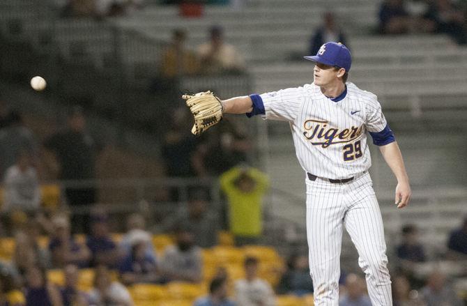 PHOTOS: LSU Baseball Defeats UNO 14-6