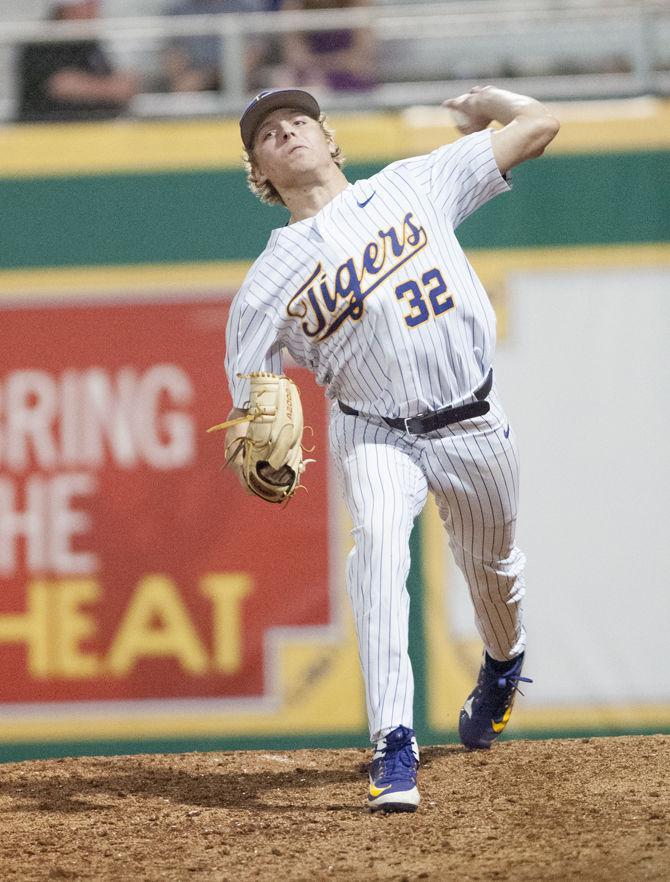 PHOTOS: LSU Baseball Defeats UNO 14-6