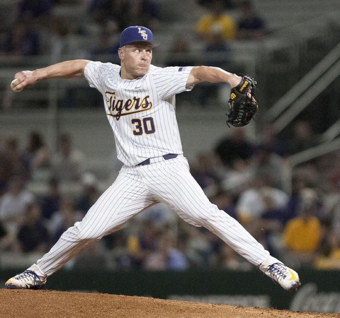 PHOTOS: LSU Baseball Defeats UNO 14-6