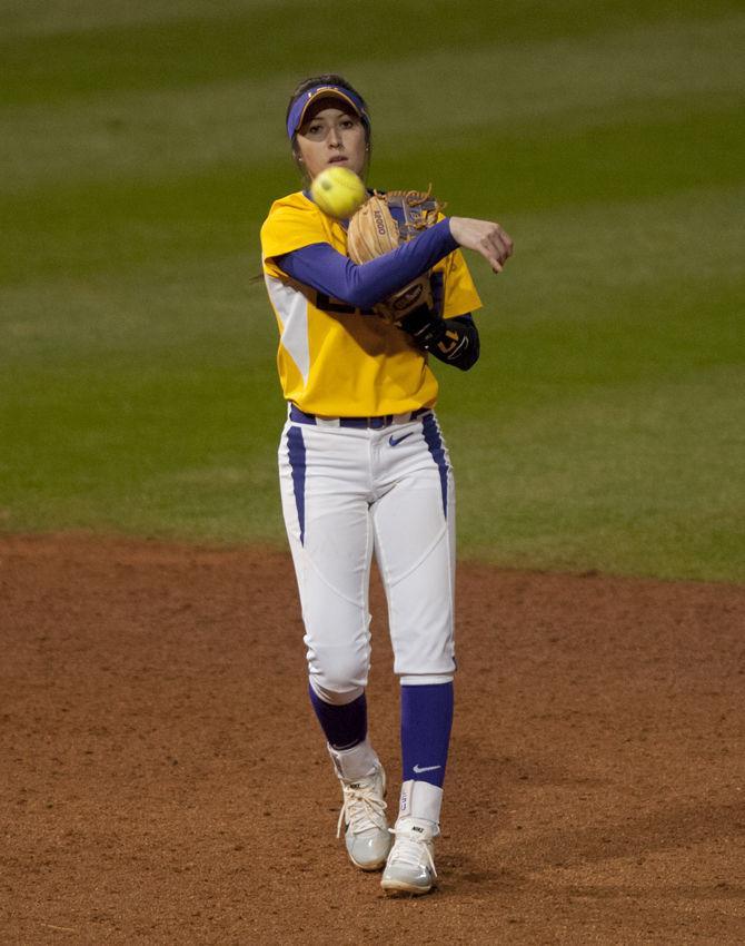 PHOTOS: LSU Softball Defeats Illinois-Chicago 3-0