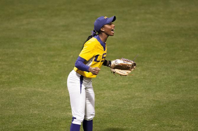 PHOTOS: LSU Softball Defeats Illinois-Chicago 3-0