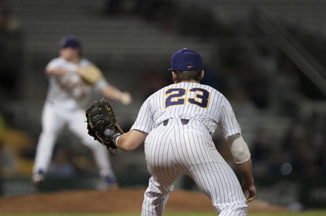 PHOTOS: LSU Baseball Defeats UNO 14-6