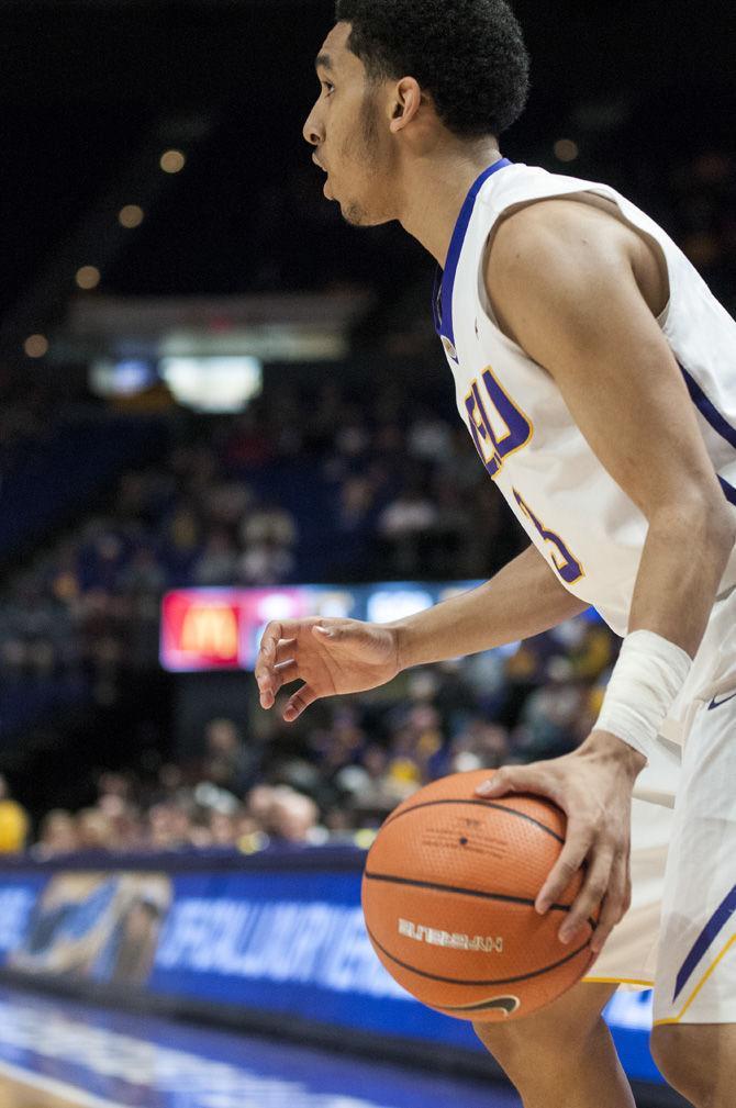 PHOTOS: LSU Tigers defeat the Arkansas Razorbacks 94-86