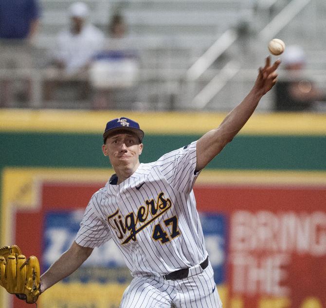 PHOTOS: LSU Baseball Defeats UNO 14-6