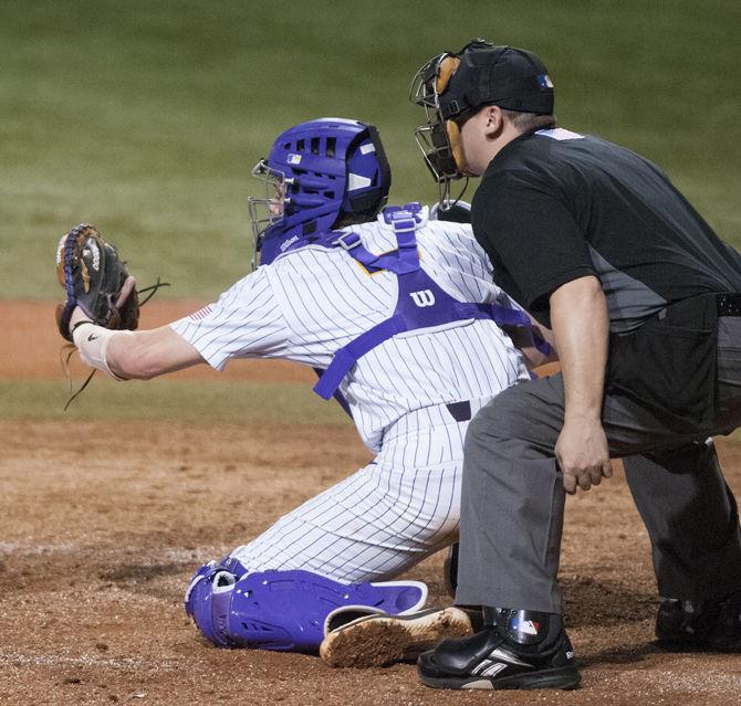 PHOTOS: LSU Baseball Defeats UNO 14-6