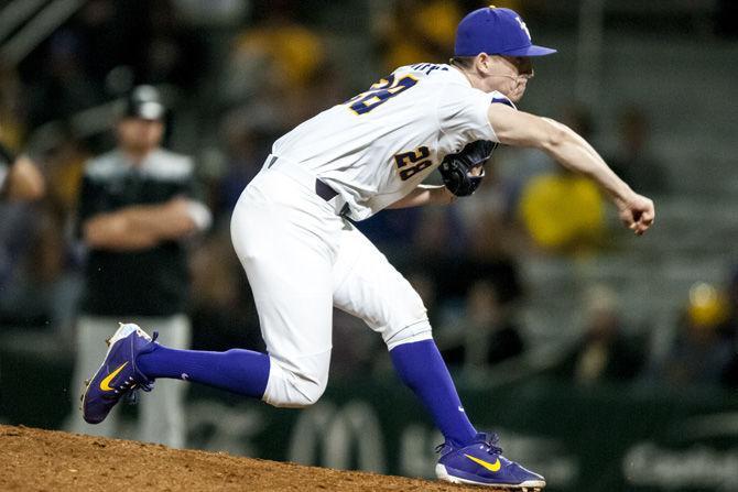 PHOTOS: Hawaii defeats LSU Baseball 4-2