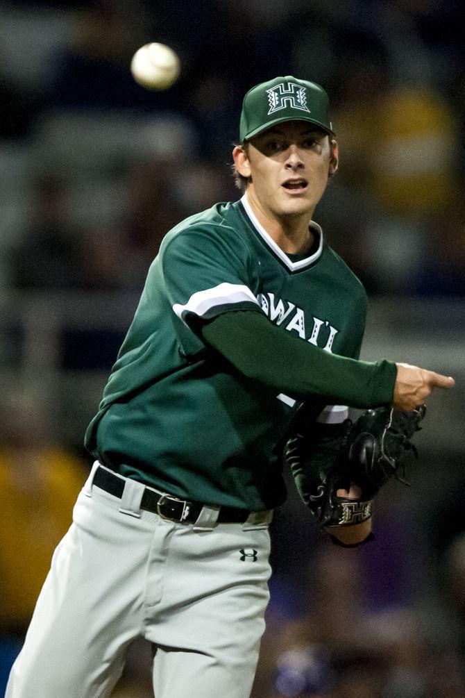 PHOTOS: Hawaii defeats LSU Baseball 4-2