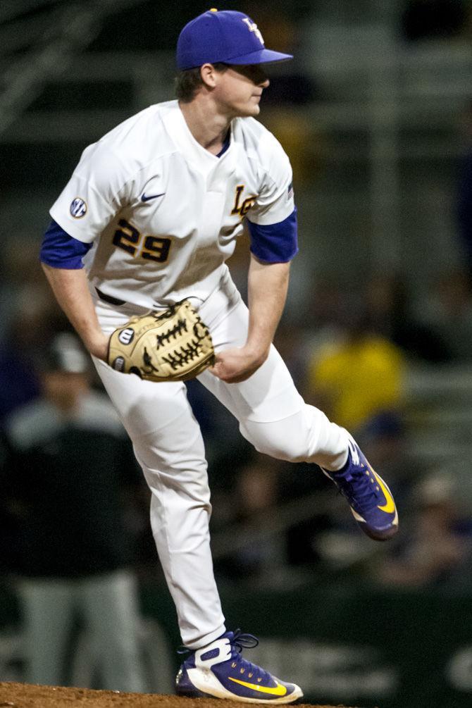 PHOTOS: Hawaii defeats LSU Baseball 4-2