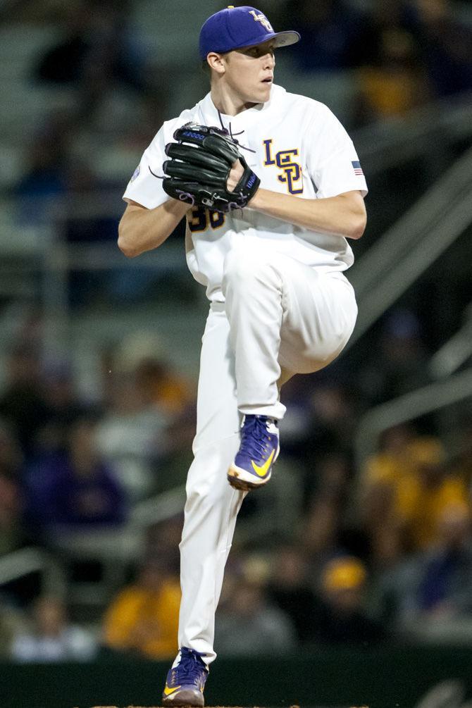 PHOTOS: Hawaii defeats LSU Baseball 4-2