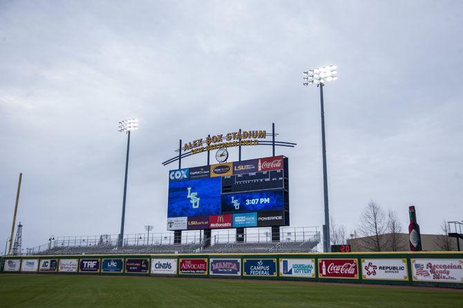 LSU men&#8217;s baseball team practices at Alex Box Stadium on Friday, Jan. 26, 2018.