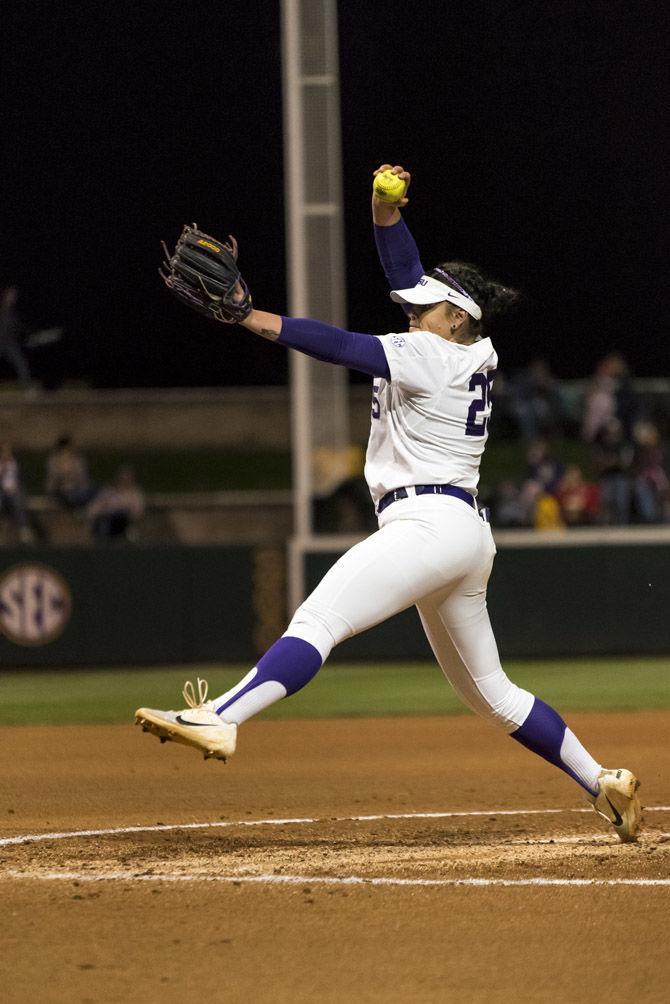 LSU senior pitcher Allie Walljasper (25) pitches the ball during LSU&#8217;s 2-0 victory over McNeese State University on Friday, Mar. 2, 2018 at Tiger Park.