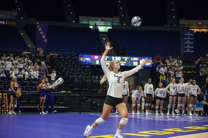 LSU junior setter Anna Zwiebel (2) serves the ball during the Lady Tigers&#8217; 2-3 loss against Texas A&amp;M in the PMAC on Sunday Sept. 30, 2018.