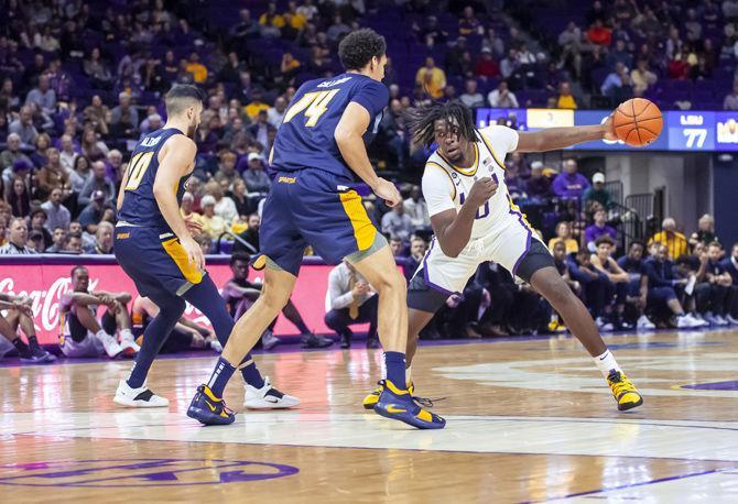 LSU freshman forward Naz Reid (0) drives to the basket during the Tigers&#8217; 97-91 victory over UNC Greensboro in the PMAC on Friday, Nov. 9, 2018.