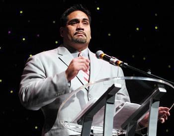 Kevin Mawae, former LSU football player, holds back tears while giving a speech Tuesday in the PMAC as a 2007 LSU Athletic Hall of Fame inductee.