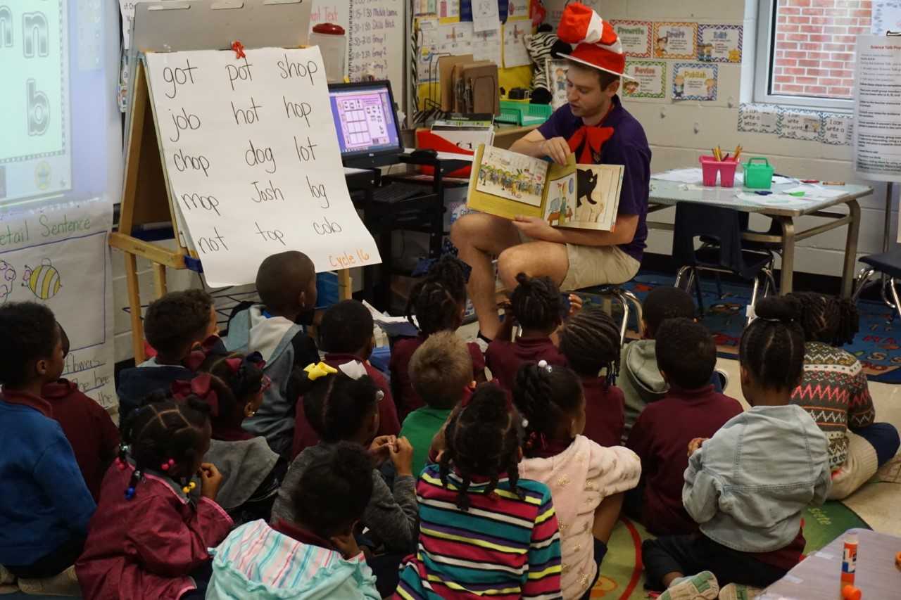 LSU students and faculty encourage reading with Read Across America program