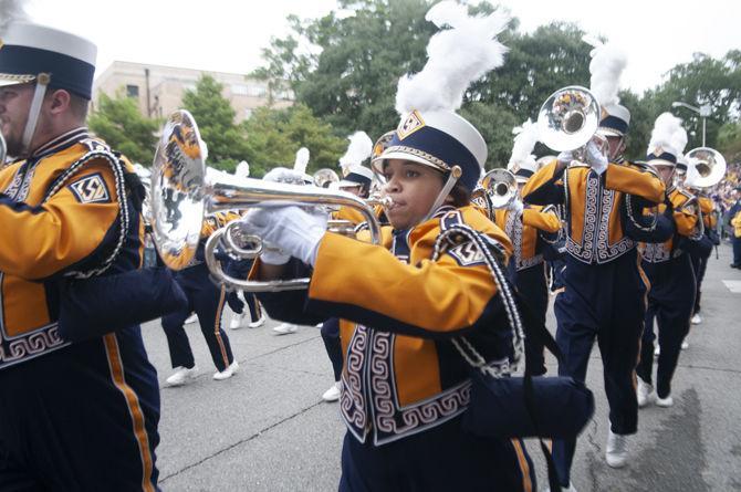 PHOTOS: LSU football walks down Victory Hill